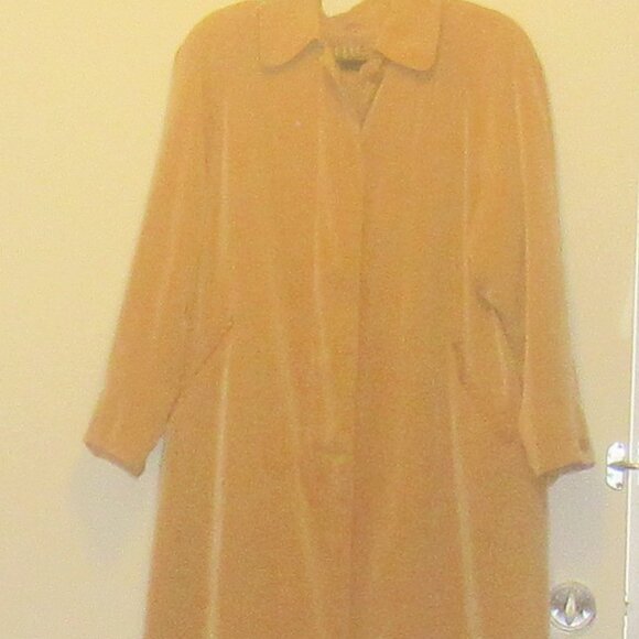 Utex Limited Edition Ladies Trench Coat, Size 6, Vintage, Soft Tan M111 - Picture 2 of 15